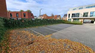 AUTOSTANDPLAATS te koop in de Witte Molenstraat 17 ( ter hoogte van nr. 27) in Sint-Michiels Brugge. Een praktische ( extra ) parkeerplaats voor de...