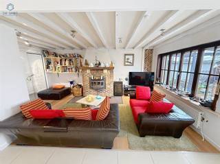 Ruime woning op een uitzonderlijk perceel in een oase van rust te LierdeIn een rustige zijstraat van Lierde bevindt zich deze ruime en charmante...