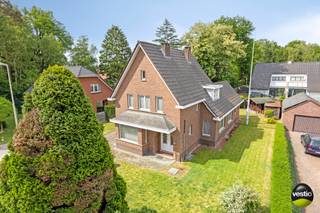 In een rustige buurt, op het einde van een doodlopende straat ligt deze charmante open bebouwing op een knap perceel van 6a 57ca. Met een...