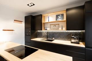 Located right next to the prestigious Parc du Cinquantenaire, this brand new renovated, very quiet furnished apartment is situated on the fifth...