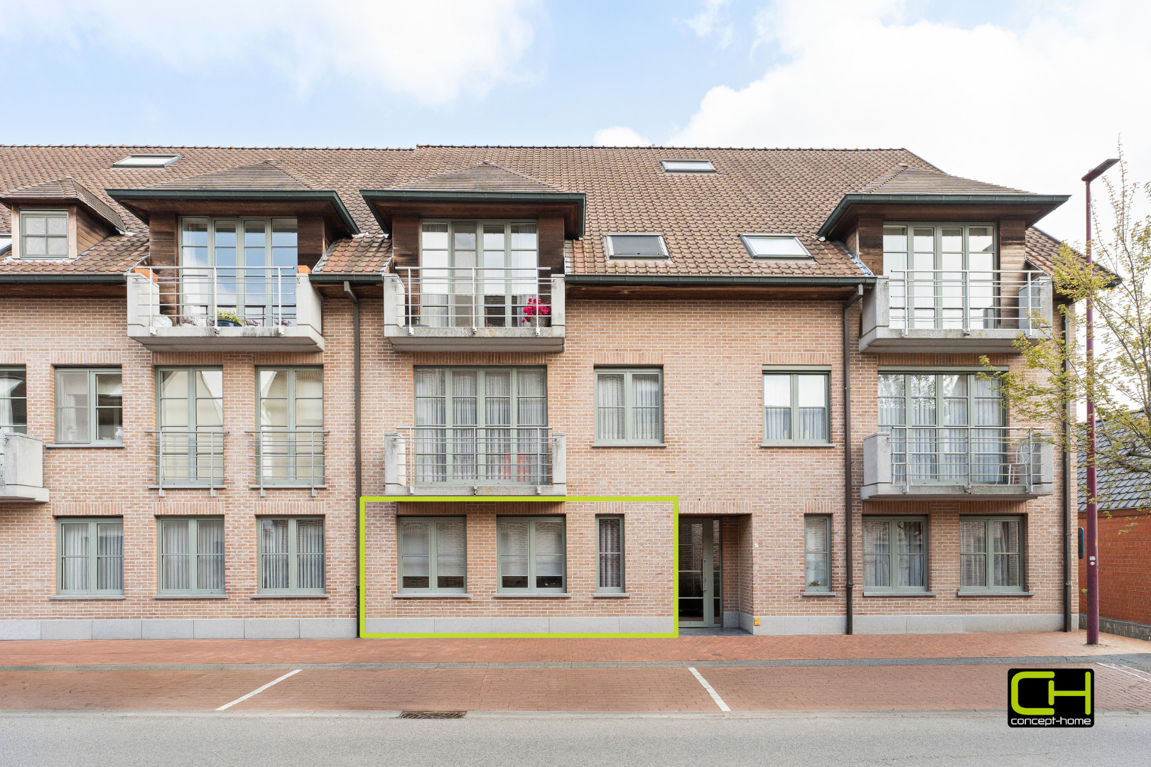 Instapklaar 2 kamerappartement met groot terras en prive parkeerplaats - foto 1