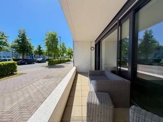 Ruim en instapklaar APPARTEMENT of met mogelijkheid voor praktijk en/of VRIJ BEROEP op een TOPLIGGING aan de Schelde, in het centrum van Oudenaarde. Met een bruikbare oppervlakte van ca. 167 M², een HOOGWAARDIGE AFWERKING, VEEL NATUURLIJKE LICHTINVAL en een PRACHTIG ZICHT OP HET WATER biedt deze eigendom een professionele en aangename werkomgeving. De functionele indeling leent zich uitstekend voor kantoren, consultatieruimtes of een praktijk, terwijl 2 RUIME TERRASSEN extra comfort bieden. Bovendien zijn er 2 ONDERGRONDSE AUTOSTAANPLAATSEN, verplicht aan te kopen bovenop de vraagprijs, en beschikt de eigendom over een GUNSTIG EPC-LABEL B. Mits goedkeuring van de bevoegde overheid voor een FUNCTIEWIJZIGING vormt dit een uitstekende opportuniteit voor een kantoor- of praktijkruimte op een vlot bereikbare toplocatie.<br /><br />Adres: Adriaan Brouwerstraat 13 bus 101 te Oudenaarde<br /><br />EPC: 115kWh/m², G-score en P-score A, Geen renovatieverplichting van toepassing, Bestuursmaatregelen in het maatregelenregister: Nee