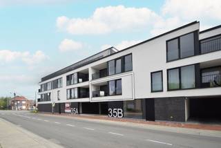 Dit prachtige nieuwbouwappartement met twee ruime slaapkamers is gelegen vlakbij het centrum van Kortemark. Dit appartement is voorzien van...