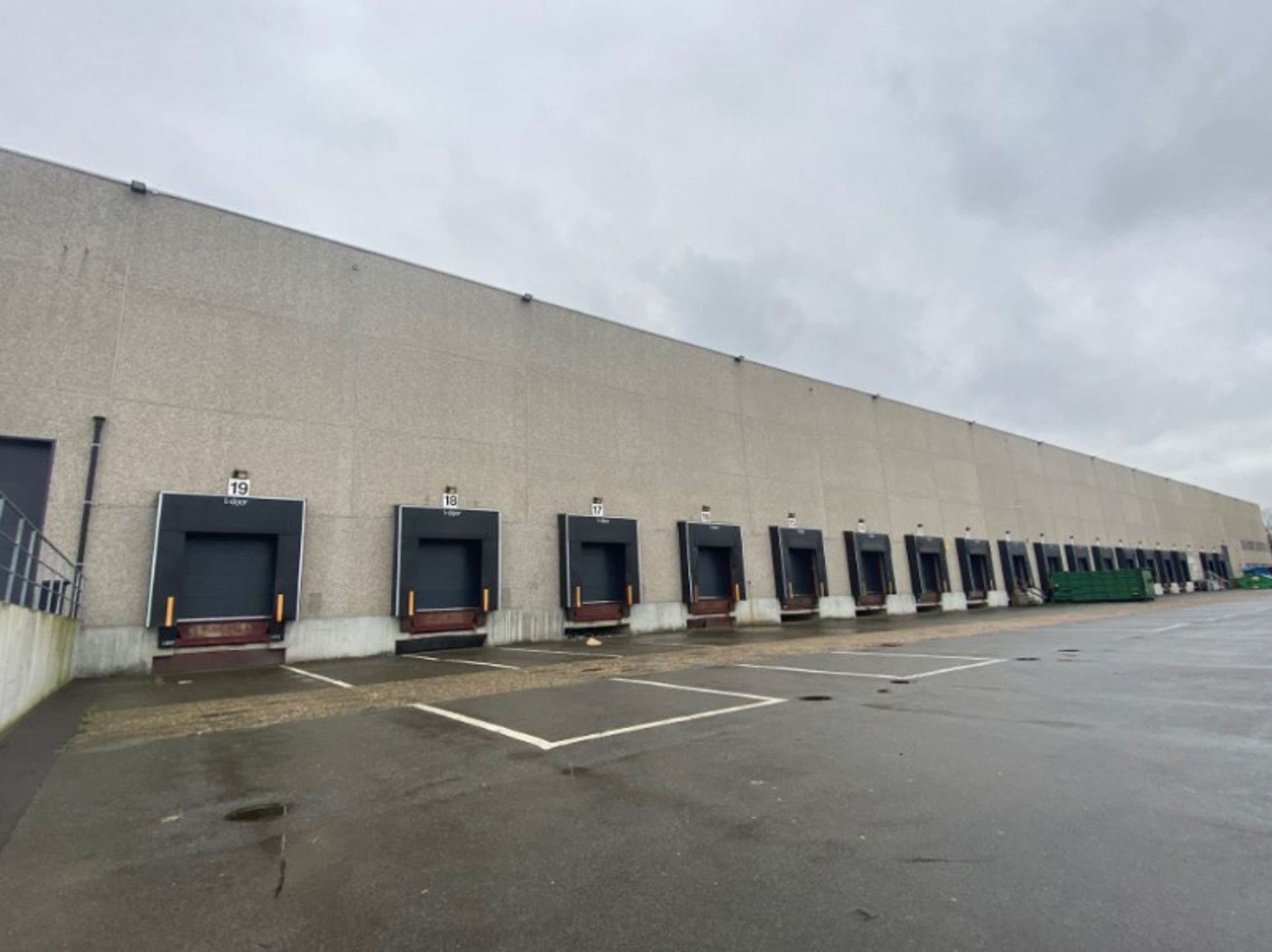 Logistiek gebouw met kantoren te huur in Milmort - foto 5