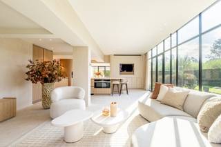 Aan de rand van het prestigieuze Zoute, vlak bij de iconische Royal Zoute Golf Club en op wandelafstand van het Knokse centrum, bevindt zich...