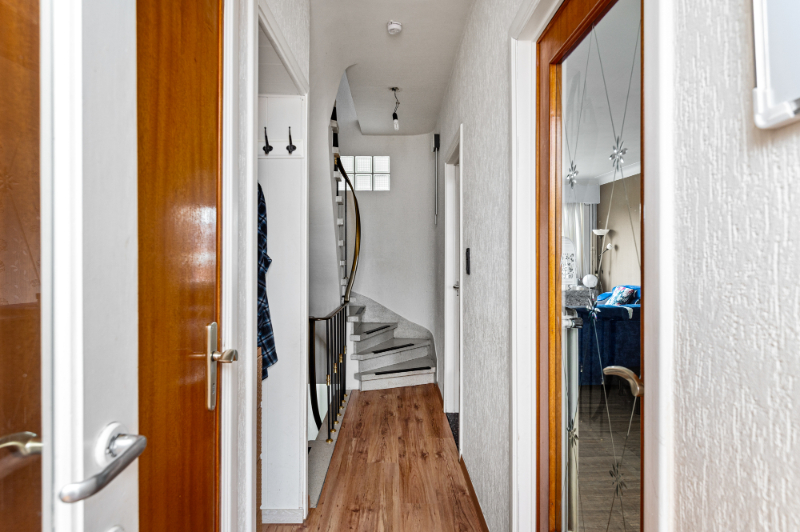 Centraal gelegen rijwoning met 2 SLK, garage en stadstuin - foto 4