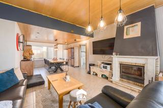 Landelijke woning met een functionele loods van 140 m² en dit op een totaal oppervlakte van 1.524 m².Woning is voorzien van modern comfort, oa...