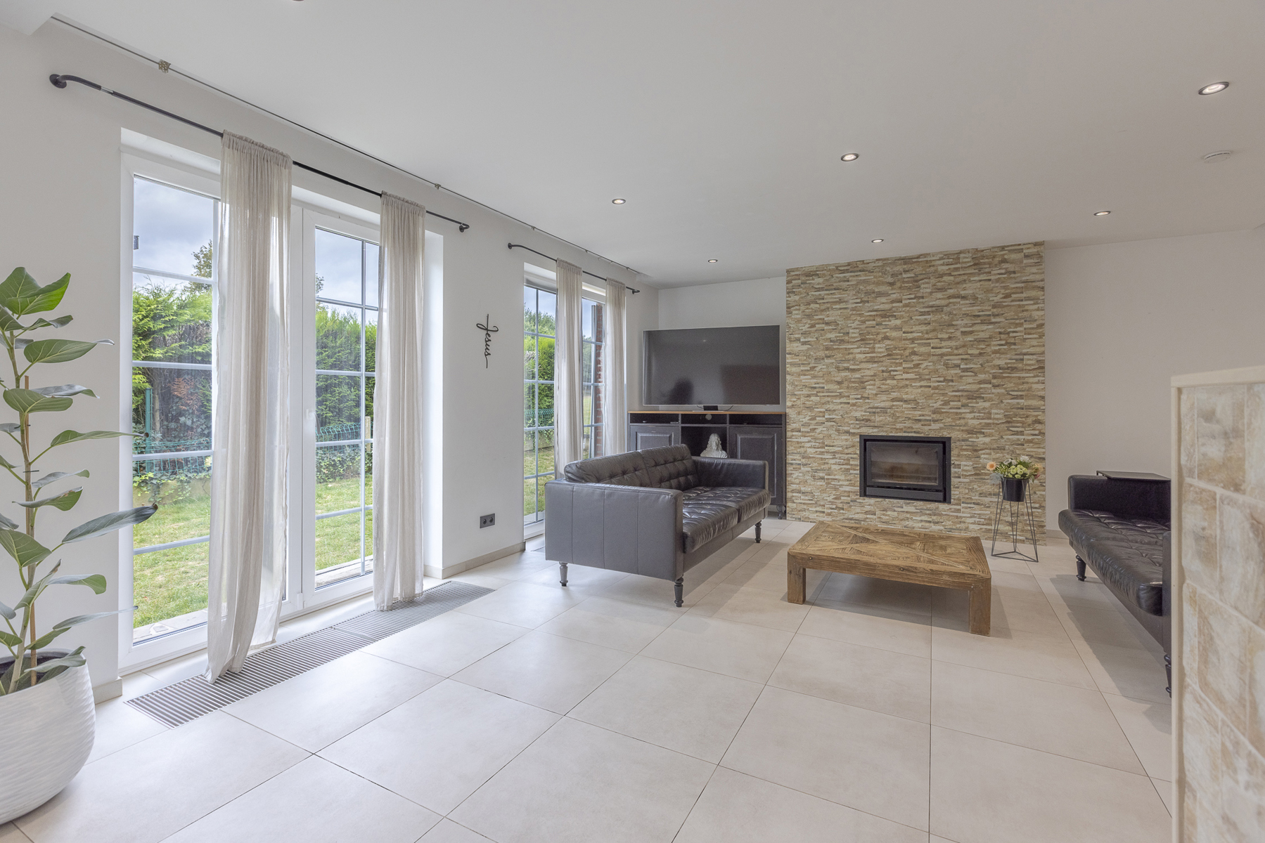 Instapklare villa met 4 slaapkamers, 2 bdks en mooi verzicht - foto 3