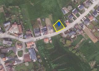 <p>Beautifully located building plot, intended for a detached building, with a surface area of 06a 05ca located in Willebringen (Boutersem).</p><p> </p><p>The plot is situated in a rural residential area (Willebringsestraat next to no. 85) - residential area with a rural character and agricultural area at the rear.</p><p>At the rear, you enjoy a pleasant, panoramic view over rolling meadows (border of Hageland/Hesbaye).</p><p>The centres of Boutersem and Bierbeek are easily accessible by car: quick connections to schools, shops, supermarkets, sports facilities, ...</p><p>Vertrijk station and E40 highway access at 6 min.</p><p> </p><p>The planning certificate, site plan, official advice, and other documentation can be found under downloads.</p><p> </p><p><strong>Regulations:</strong></p><ul><li><p>Intended for a single-family detached home;</p></li><li><p>Ground floor, first floor, and attic floor are permitted - no basement floor.</p></li><li><p>Due to the position of the Fonteinbeek stream along the left plot boundary, a zone non-aedificandum of 5.00 m wide is taken into account.</p></li><li><p>The building zone is set back 6.00 m from the front plot boundary.</p></li><li><p>The building depth is 10.00 m to provide a sufficiently deep garden for the home.</p></li><li><p>The building width is a maximum of 15.00 m.</p></li><li><p>A non-buildable strip of 3.00 m is provided along the right plot boundary.</p></li><li><p>According to the flood map, it is proposed to set the safe floor level at 48 cm above road level (see low chance of flooding due to climate change);</p></li><li><p>No underground volumes may be built, except in exceptional cases where they can be adequately protected or used as a (temporary) buffer or retention area;</p></li><li><p>No openings below the safe floor level;</p></li><li><p>New paved surfaces must be limited to the strict minimum and preferably executed using water-permeable materials;</p></li><li><p>A native high-stem tree must be planted on the plot during the first planting season following the date on which the house reaches the wind-tight stage;</p></li><li><p>Excess soil and demolition materials must be removed to an approved landfill site.</p></li></ul>