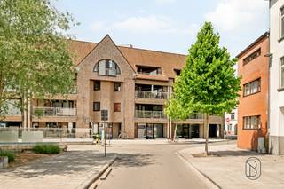 Ruim appartement met veel potentieel op een uitstekende ligging aan de Houtmarkt.Dit lichtrijke appartement beschikt over 2 volwaardige slaapkamers,...