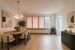 <h3><span>Indeling</span></h3>
<p><span>Deze studio is gelegen op de vierde verdieping aan de achterzijde van het gebouw.</span></p>
<p><span>We betreden het appartement via de woonkamer, die beschikt over veel natuurlijke lichtinval.</span></p>
<p><span>Verder is er een keuken, uitgerust met een keramisch kookvuur en koelkast, met aansluitend een westgeoriënteerd terras.</span></p>
<p><span>De badkamer is voorzien van een lavabomeubel en douche. Verder is er nog een apart gastentoilet.</span></p>
<p><span>Recent werd de studio volledig gerenoveerd. Momenteel is de studio verhuurd en is er een huurder aanwezig.</span></p>
<h3><span>Omgeving</span></h3>
<p><span>De studio is gelegen op een uiterst centrale locatie in de nabijheid van ’t Groen Kwartier.</span></p>
<h3><span>Extra’s</span></h3>
<ul>
<li><span>Onderhoudsvriendelijke parkettegel</span></li>
<li><span>Dubbele beglazing</span></li>
<li><span>Perfecte investeringseigendom</span></li>
<li><span>Huurder aanwezig</span></li>
</ul>