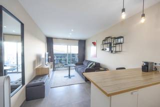 Residentie ROYAL : op de 6de verdieping, Instapklare en volledig gerenoveerde gemeubelde studio, rustig gelegen aan de achtergevel (zonnekant)...