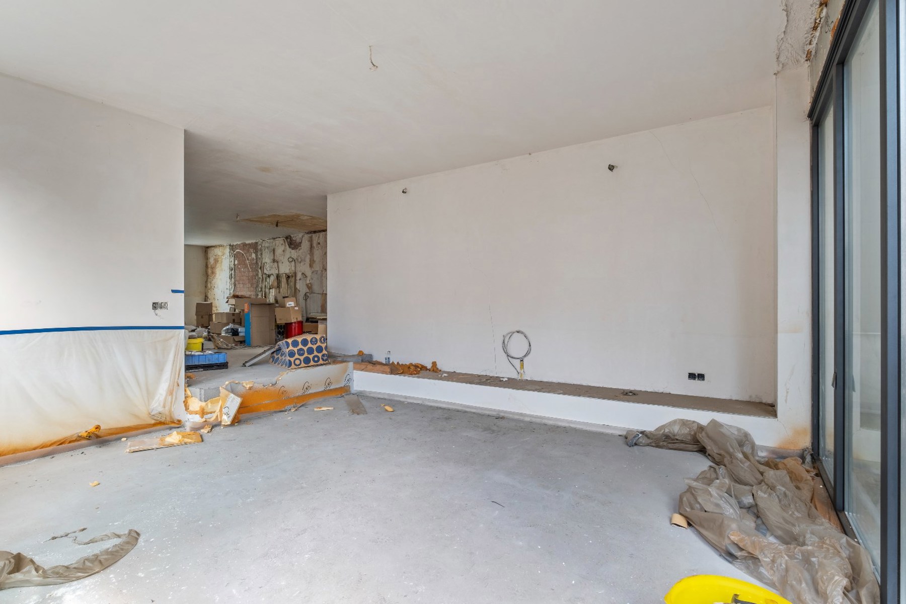 Handelsruimte met ruime woonst te Oostende. - foto 5