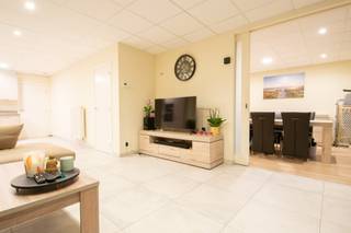 Uitstekend gelegen gelijkvloers appartement in het centrum van Nieuwkerken-Waas.Het betreft een gelijkvloers appartement met drie slaapkamers,...