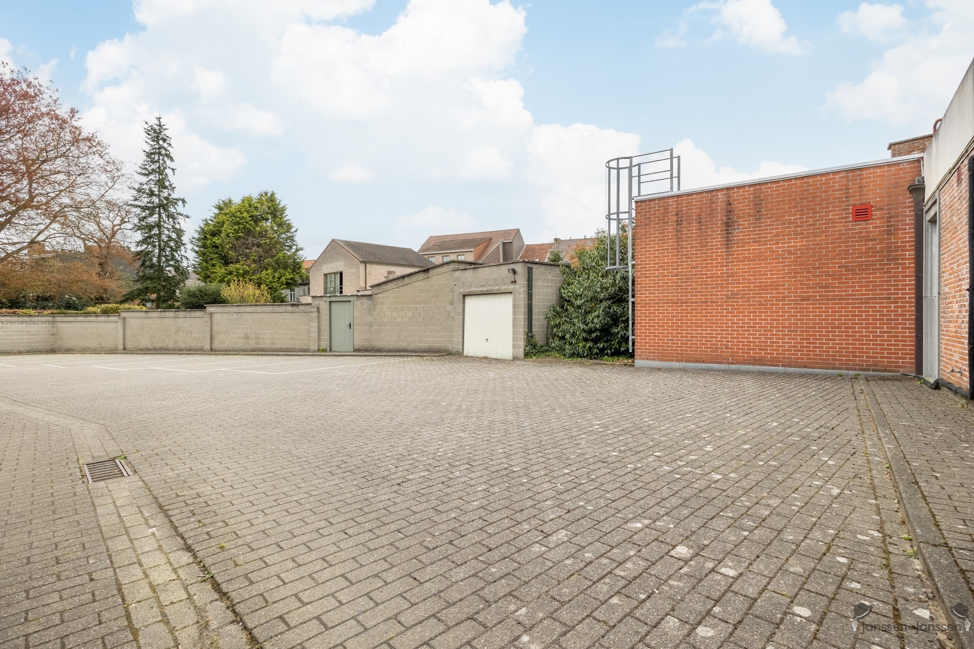 In optie ! Commercieel gebouw met parkeergelegenheid! - foto 4