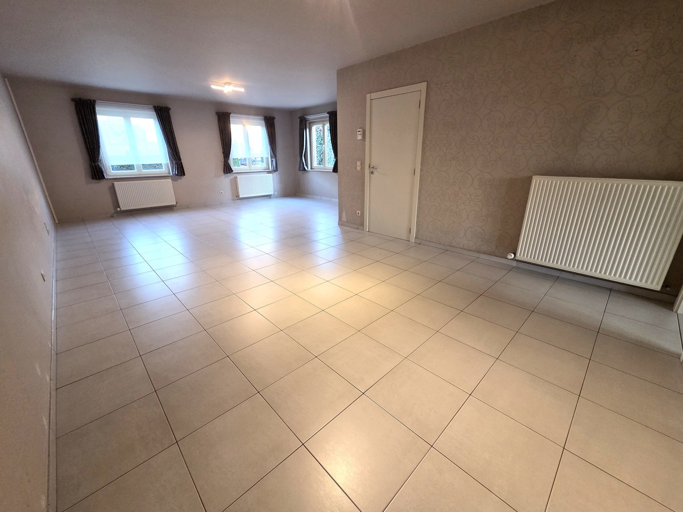 Zeer ruime gezinswoning te centrum Heist, 4 tot 5 slaapkamers met dubbele garage. - foto 4