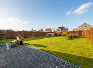 1ste bezoekdag zaterdag 10 januari! Inschrijven kan via www.nobels.be onder referentienummer 4225665.INSTAPKLARE GEZINSWONING te Volkegem op een mooi...