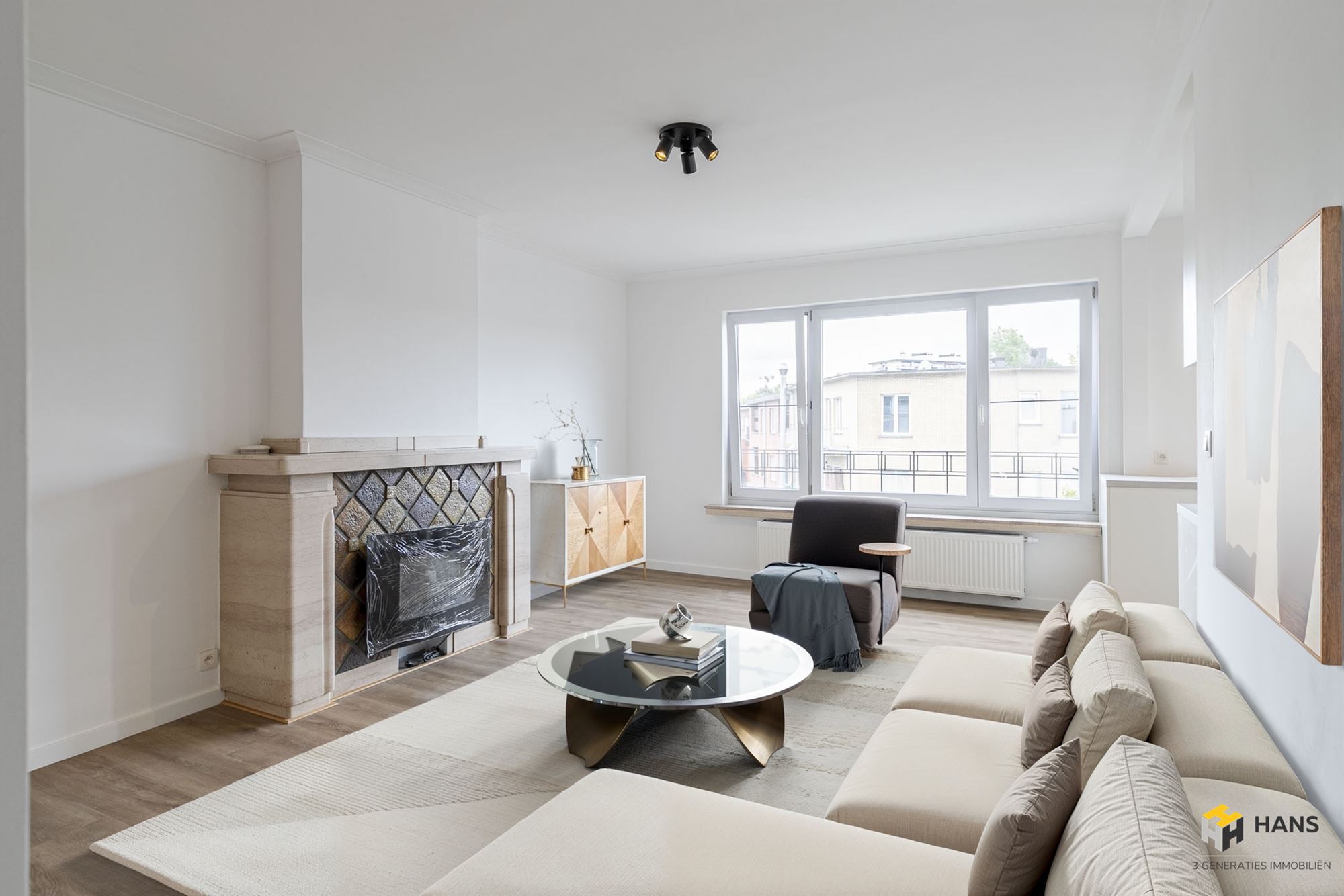 Gerenoveerd appartement (73 m²) met 2 slaapkamers, garagebox en terras (4 m²) in Merksem. - foto 2