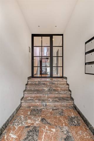 Lichtrijke, instapklare studio te huur in statig gebouw (regio Den Brandt – Wilrijk) Recent gerenoveerde studio gelegen in een verzorgd en statig...