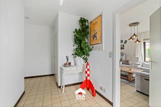[[ DIT PAND NEEMT DEEL AAN DE ERA OPEN HUIZEN DAG OP 13/6 VAN 16:00 TOT 17:00 ]]Deze charmante open bebouwing in bungalowstijl is een echte thuis...