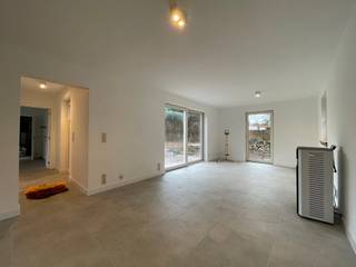 Totaal vernieuwd buitenverblijf met 1 slpk. gelegen op het einde van een doodlopende straat waar absolute stilte en het ritme van de...