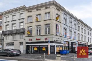 This commercial space (former café 'Den Ajuin') with living quarters at prime location is a unique for the enthusiast. On the ground floor is the former café area with toilet. The 2 floors can be converted into living space. There is also a basement. The attic can also be converted.Like to visit ? Marc 0475-595959