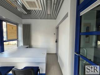 Dit ruime kantoor op een centrale locatie in Mechelen-Noord is ideaal om als uw nieuwe kantoorruimte of winkel in te richten. Dankzij de grote...