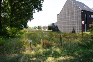 <p><span>A 360 m² building lot for semi-detached housing in St. Antonius. </span></p><p><span> </span></p><p><span>Building lot for a traditional semi-detached home with </span></p><p><span> </span></p><p><span>Regulations</span><span>: </span></p><p><span> </span></p><p><span>- Semi-detached housing. </span></p><p><span>- Gable roof and flat roof. </span></p><p><span>- Garage set at least 5 m back from the front building line, with a 3-meter cornice and a flat roof. </span></p><p><span>- House must be adjacent to the neighbor’s house and 3 m from the lot line on the other side. </span></p><p><span>- House depth: Ground floor max. 17 m, first floor max. 13 m, and attic floor max. 9 m. </span></p><p><span>- Width of the house: Up to 3 m from the lot line, so approximately 6 m wide. </span></p><p><span>- Total living area: Ground floor (17 x 6 = 102 m²), first floor (13 x 6 m = 78 m²), and attic (9 x 6 m = 54 m²). </span></p><p><span> </span></p><p><span>Urban planning information: No permit on file, subdivision permit, no right of first refusal, no social rehabilitation measures imposed, residential area. </span></p><p><span> </span></p>