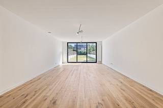Ben je op zoek naar een prachtig gerenoveerde woning met 4 slaapkamers in het centrum van Stabroek, maar toch rustig gelegen is? Lees dan snel...