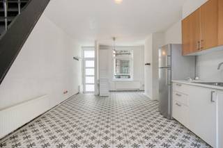 Maison confortable à vendre dans une rue calme du Brugse Poort. À 10 minutes en vélo du centre de Gand, près du Bourgoyen et de divers magasins...