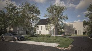 Ruime Open Bebouwing in een nieuwe Verkaveling ! <br /><br />Deze nieuwbouwwoning zal gebouwd worden op een perceel grond van 589 m²  !<br />Indeling : Inkomhal , apart toilet , woonkamer , eetplaats met open keuken , grote berging aansluitend aan de keuken .<br />Verdiep : Nachthal , 4 slaapkamers waarvan 1 met dressing   , ruime badkamer ,  apart toilet . <br /><br />Carport naast de woning voorzien . <br /><br />Deze modere woning is voorzien van Vloerverwarming  met Warmtepomp , Zonnepanelen , ventilatie , regenwaterrecuperatie  !!<br /><br />Maximum E-Peil 20 ! <br /><br />Plannen en lastenboek te downloaden op onze website .<br />Er is nog inspraak in de afwerking .<br /><br />Maak vrijblijvend een afspraak om de modelwoning te bezoeken ! <br /><br />KOOP NU EN BETAAL PAS BIJ DE OPLEVERING ! <br /> 