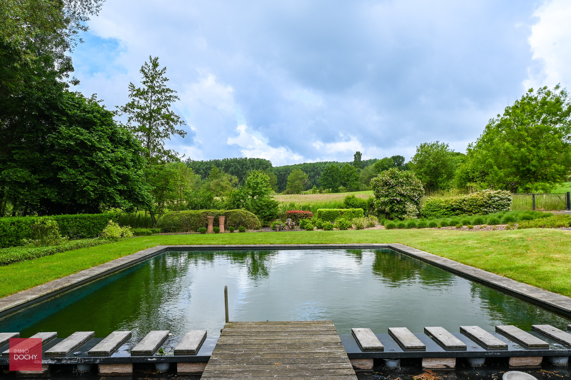Zeer rustig gelegen instapklaar landhuis met zwemvijver - foto 3