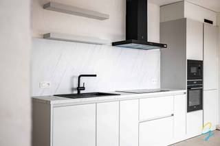 TE KOOP - nieuwbouwappartementen in Zele. Kiezen voor Residentie Star is kiezen voor modern wonen met ruime zuidgerichte terrassen.Tegelijk geniet je van een topligging vlakbij het station van Zele en op fiets/wandelafstand van het centrum van Zele met alle winkels en scholen.<br /><br />Residentie Star is een kleinschalig project bestaande uit 3 moderne en energiezuinige nieuwbouwappartementen met 2 slaapkamers en een handelsruimte gelijkvloers (reeds verkocht : luxe segment dus geen overlast voor medebewoners)<br />Achteraan is er de mogelijkheid om een autostaanplaats aan te kopen. <br /><br />Aankoop onder 6% btw mogelijk! <br />Contacteer Bernhard 0476 022 089 - bernhard@cornelis-goeman.be