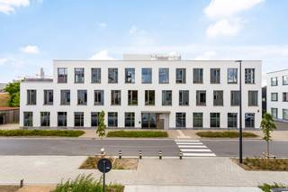 Dit moderne, instapklare kantoorgebouw te koop bevindt zich op een strategische locatie te Gent en biedt drie lichtrijke verdiepingen aan...