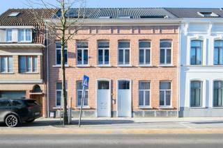 Uitstekend gelegen Dakappartement in centrum Sint-Gillis-Waas op de tweede verdiepingDit betreft een ruim appartement gelegen op een uitstekende...