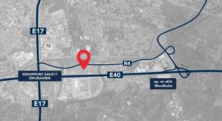 Gebouw op maat bestaande uit een maximale footprint van <strong>5000 m² loods</strong> in combinatie met een kantoor en mezzanine naar keuze met fenomenaal vlotte bereikbaarheid dankzij de nabijheid van de R4 met een vlotte ontsluiting naar de E40 en de E17. Dit gebouw is strategisch gelegen op "Eilandje Zwijnaarde", tussen de <strong>R4 </strong>en de <strong>E40 </strong>en nabij het Klaverblad. Het magazijn wordt <strong>op maat afgewerkt</strong> en voldoet aan de nieuwste normen. <strong>Ook andere oppervlakte mogelijk tot 35.000 m²</strong> op nabijgelegen site.<br /><br />Aarzel niet en contacteer <strong>PANORAMA B2B </strong>voor meer informatie op <strong>09 225 09 09</strong>.