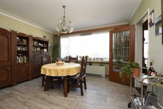 Welkom in dit goed gelegen appartement.Vanuit de inkomhal met vestiaireruimte stap je meteen binnen in de gezellige leefruimte, die dankzij de grote...