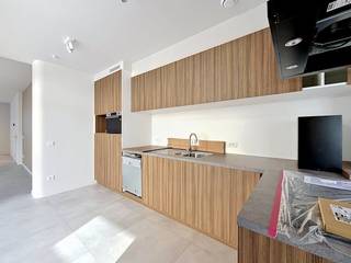 This beautifully renovated home in Sint-Kruis offers modern living comfort in a central prime location. The house has recently been renovated from head to toe and is bathed in light thanks to the many windows. With three spacious bedrooms and two modern bathrooms, you can enjoy a luxurious and practical layout here. The living space flows seamlessly into the sunny garden, the ideal place for rest and relaxation. A fully ready-to-move-in and characterful home for those looking for space and quality.Layout:-Entrance hall - Living space (30m²) - Open kitchen (27m²) - Guest toilet - Bedroom 1 (21m²) - Bathroom 1 with shower (7m²) - Bathroom with bath (15m²) - Bedroom 2 (10m²) - Bedroom 3 (16m²) - Night hallGeneral - Rental price: 1,025.00/month - Immediately available The quickest way to visit this property? Request your visit via the pink button on our website (www.dewaele.com) and you will be contacted by one of our rental experts.