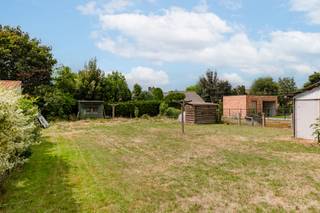 Te renoveren woning / bouwgrond op ruim perceel – Karrewegel 14, MaldegemBen je op zoek naar een renovatieproject of een perceel om jouw droomwoning...