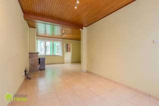 In de Buisstraat te Sint-Gillis-Dendermonde bevindt zich deze op te frissen gezinswoning met 187m2 bewoonbare oppervlakte, drie slaapkamers, garage...