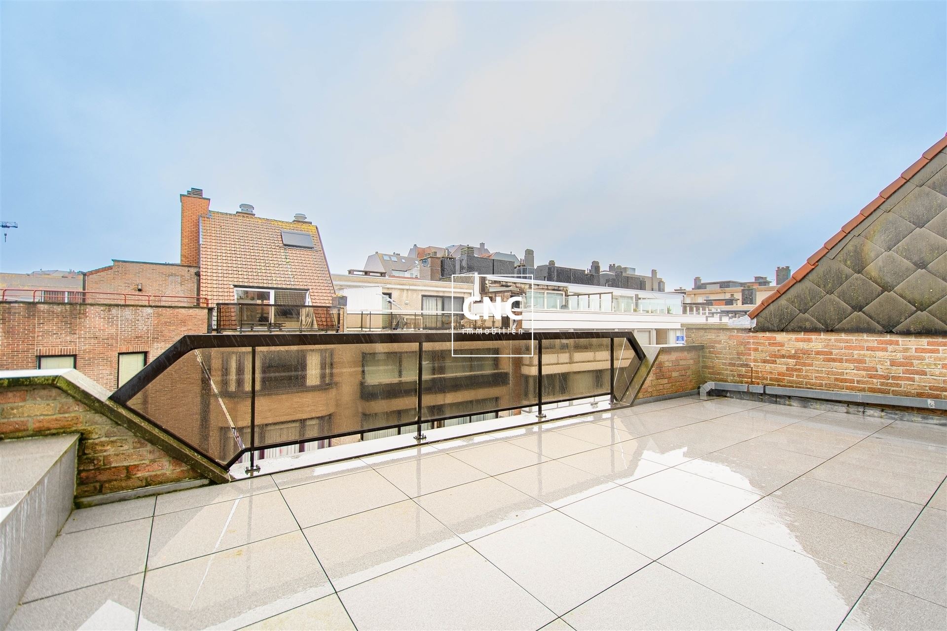 Renovated penthouse with large terraces near the seafront - photo 4