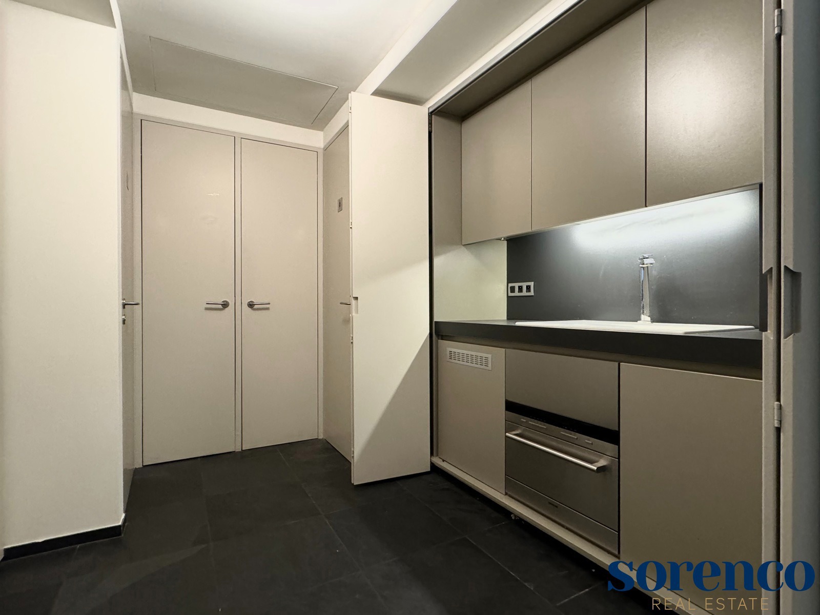 Commercial à louer à Anvers - photo 4