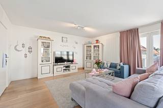 Te koop: modern halfopen appartement in het centrum van Sint-Niklaas, op wandelafstand van het treinstation en nabij belangrijke invalswegen.Dit...