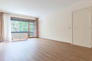 Gerenoveerde en instapklare serviceflat te koop in residentie Populierenhof te Heverlee. Gelegen op een rustige, groene locatie met...