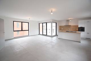 In het hart van Handzame, op wandelafstand van winkels, school en openbaar vervoer, bevindt zich deze recent opgeleverde nieuwbouwwoning.De woning...