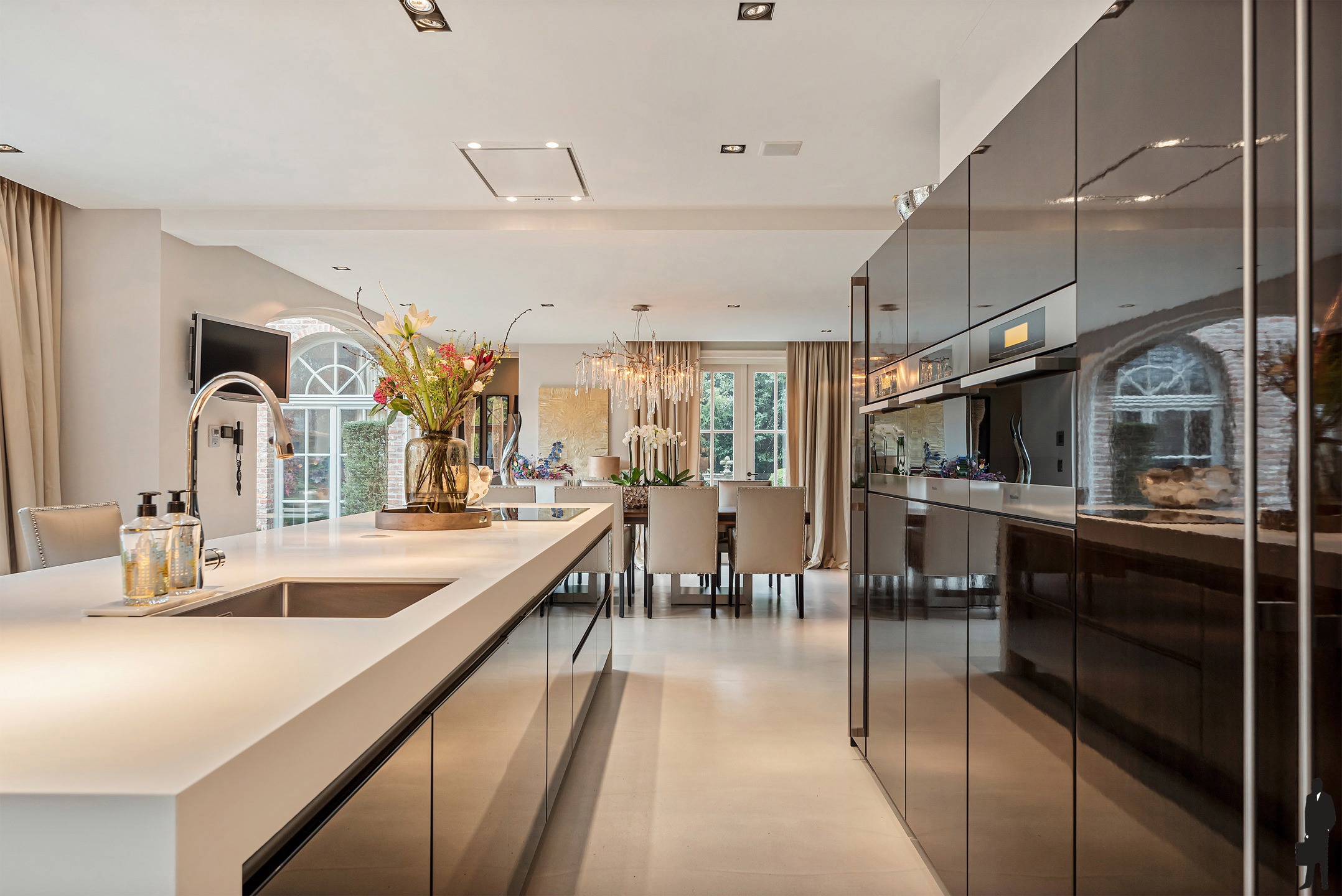 Villa van 600 m² met o.a. 4 slpk. en 3 badk. - foto 5