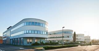 Fantastisch gelegen kantoren met een oppervlakte van 457 m² te koop op minder dan 1 km van de op- en afrit R0. Vlotte bereikbaarheid met het...