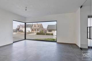 In het landelijke Onkerzele, nabij Geraardsbergen, vindt u deze prachtige nieuwbouwwoning van Brik Houses. De ligging is ideaal, met scholen,...