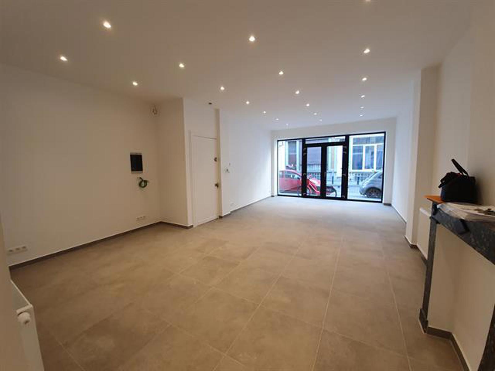 Handelsgelijksvloers in de buurt van Zuid-Station - foto 4