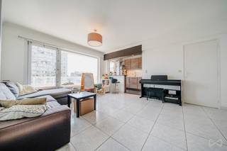 We Invest stelt u met plezier dit volledig gerenoveerde appartement voor, gelegen op de 8ste verdieping van een goed onderhouden gebouw aan de...